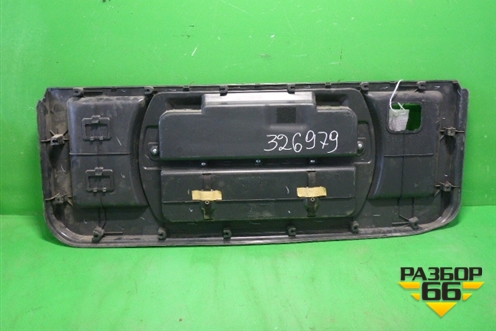 Обшивка двери багажника (7225A004) для Mitsubishi Pajero/Montero с 2007г
