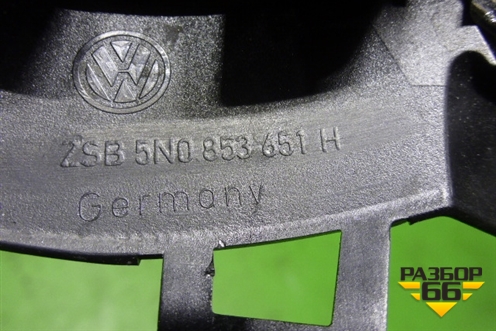 Накладка на решетку радиатора (5N0853651H) для Volkswagen Tiguan с 2011-2016г