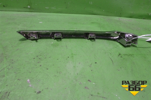Накладка на решетку радиатора (правая верхняя хром) (531250K040) для Toyota Hilux с 2015г
