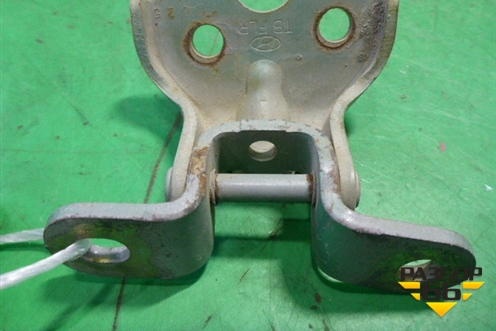 Петля двери передней правой нижняя (793251C000) для Hyundai Getz с 2002г