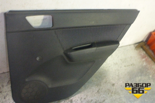 Обшивка двери задней правой под механику для Hyundai Getz с 2002г