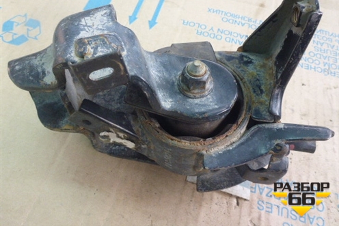 Опора КПП левая (с кронштейном) для Hyundai Elantra 3 (XD) с 2000-2010г