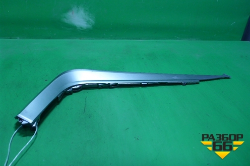 Накладка внутренняя (на консоль правая) (846053Z050) для Hyundai i40 с 2011г