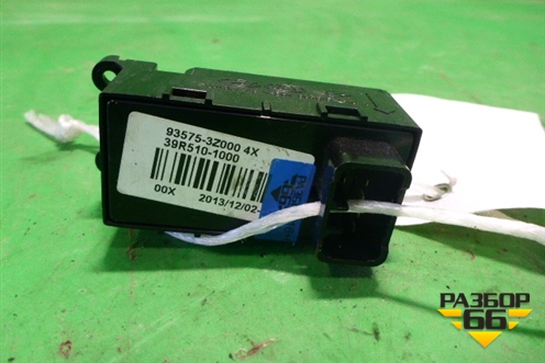 Кнопка стеклоподъёмника (двери передней правой) (935753Z000) для Hyundai i40 с 2011г
