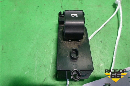 Кнопка стеклоподъёмника (двери передней правой) (935753Z000) для Hyundai i40 с 2011г