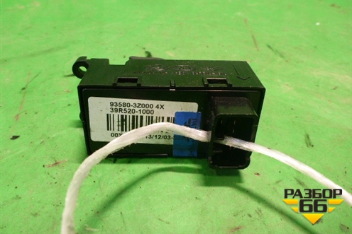 Кнопка стеклоподъёмника (двери задней левой) (935803Z000) для Hyundai i40 с 2011г