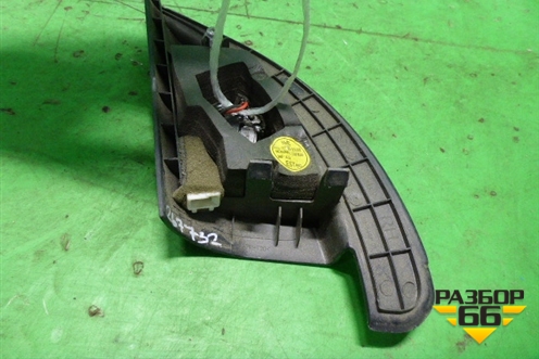 Накладка двери передней правой уголок (876602S000) для Hyundai ix 35 с 2010г