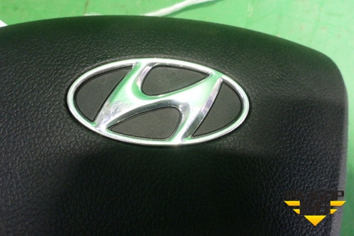 Крышка AIR BAG в рулевое колесо (новая) для Hyundai i20 с 2008г