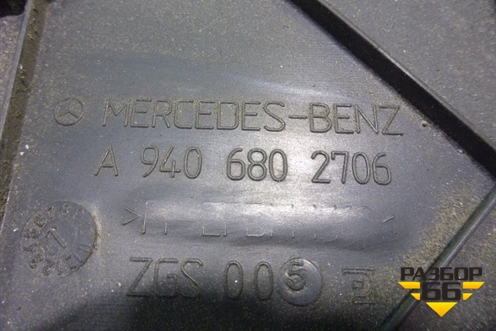 Накладка на торпедо  (Левая боковая) (A9406802706) для Mercedes Benz  TRUCK Axor 2 с 2004г