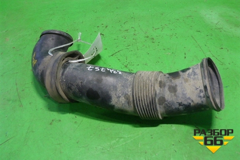 Воздухозаборник воздушного фильтра (7L6129752A) для Volkswagen Touareg c 2002-2010г