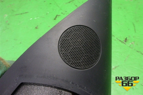 Накладка двери передней правой уголок (7L6837986) для Volkswagen Touareg c 2002-2010г