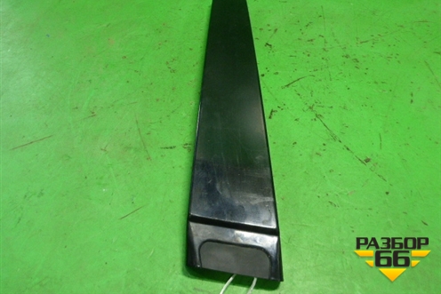 Накладка стойки (центральной правой) (7L6853318D) для Volkswagen Touareg c 2002-2010г
