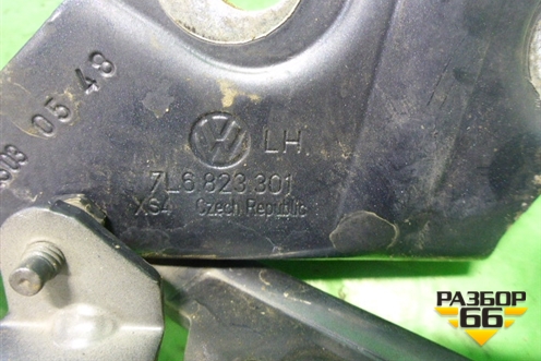 Петля капота левая (7L6823301) для Volkswagen Touareg c 2002-2010г