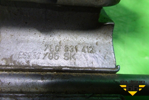 Петля двери передней правой нижняя (7L0831412) для Volkswagen Touareg c 2002-2010г