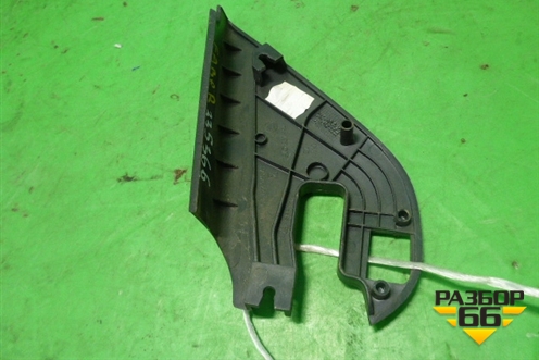 Накладка двери передней правой уголок (5J0837994) для Skoda Fabia с 2007-2014г