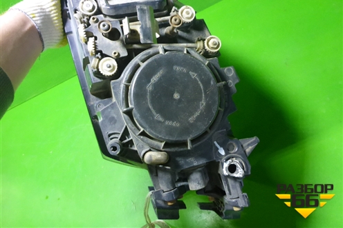 Фара левая/ (галоген линзованная светлый отражатель) (82304599) для Volvo TRUCK FH с 2008-2013г (ФШ)