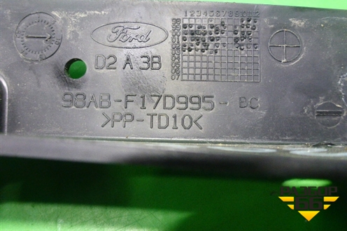 Кронштейн заднего бампера центральный (седан) (98ABF17D995BC) для Ford Focus 1 с 1998-2004г