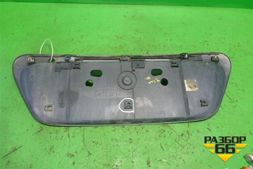 Накладка крышки багажника (MR379016) для Mitsubishi Lancer-9  с 2003-2008г