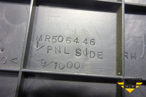 Накладка на торпедо (боковая правая) (MR506446) для Mitsubishi Lancer-9  с 2003-2008г