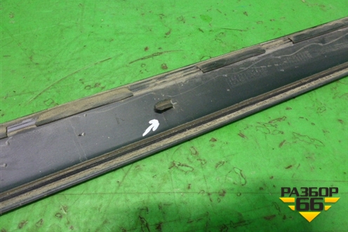 Накладка двери передней левой (09483885) для Peugeot 4007 с 2008г