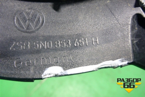 Накладка на решетку радиатора (5N0853651H) для Volkswagen Tiguan с 2011-2016г