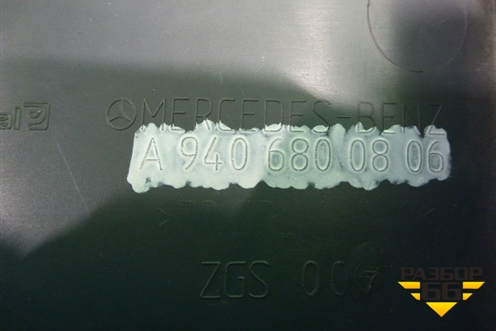 Накладка на торпедо  (Левая над коленями водителя) (9406800806) для Mercedes Benz  TRUCK Axor 2 с 2004г