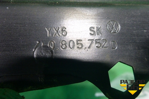 Кузовной элемент (кронштейн под фару правый) (7L0805752D) для Volkswagen Touareg c 2002-2010г