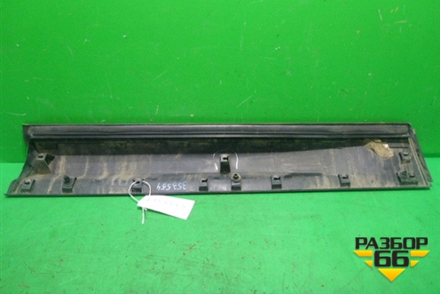 Накладка двери передней правой (DK6221064AD) для Land Rover Range Rover Sport с 2013-2022г