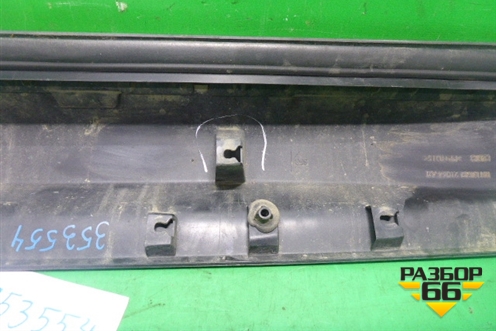 Накладка двери передней правой (DK6221064AD) для Land Rover Range Rover Sport с 2013-2022г