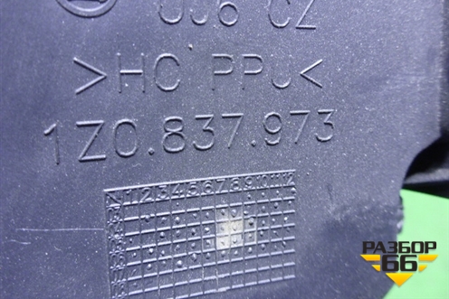 Накладка двери передней левой уголок (1Z0837973) для Skoda Octavia (А5) с 2004-2013г