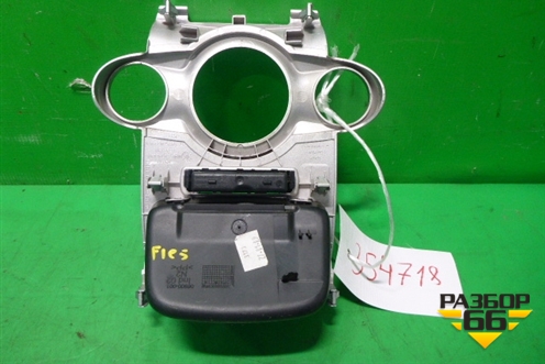 Накладка на торпедо (центральная) (8A6118D422AFW) для Ford Fiesta с 2008-2015г