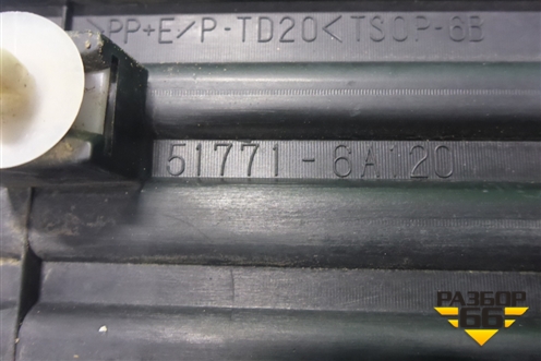 Накладка подножки правой (517716A120) для Toyota Land Cruiser (200) с 2008г
