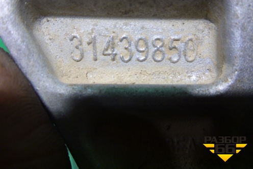 Кронштейн выпусного коллектора (2.0л B4204T11) (31439850) для Volvo XC60 с 2008-2017г