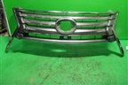 Решетка радиатора (верхняя часть) (5810160570) для Lexus LX-570 с 2015г