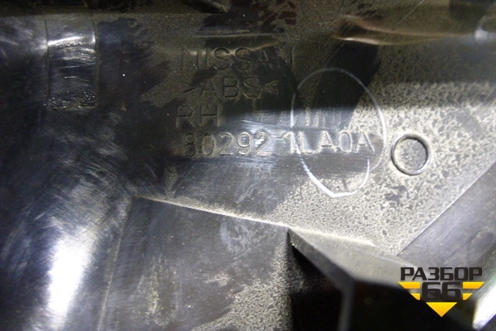 Накладка двери передней правой уголок (802921LA0A) для Infiniti Infiniti QX56/QX80 (Z62) с 2010г