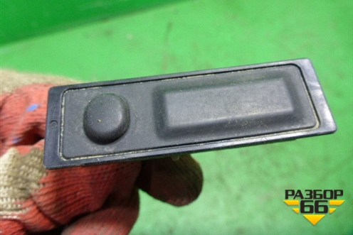 Кнопка открывания багажника (на дверь) для Infiniti Infiniti QX56/QX80 (Z62) с 2010г