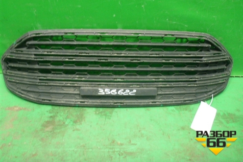 Решетка в передний бампер центральная (CN1517B968D) для Ford EcoSport с 2014г