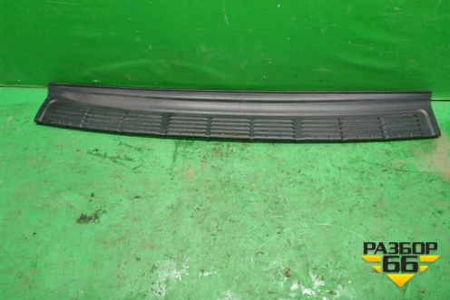 Накладка заднего бампера (до 2012г) (5216260040) для Toyota Land Cruiser (200) с 2008г