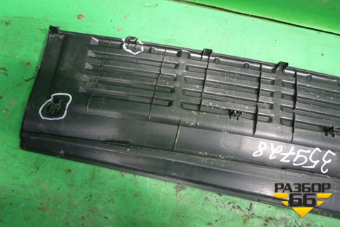Накладка заднего бампера (до 2012г) (5216260040) для Toyota Land Cruiser (200) с 2008г