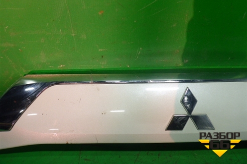Накладка двери багажника (после 2015г) (5817A26502) для Mitsubishi Outlander с 2012-2024г