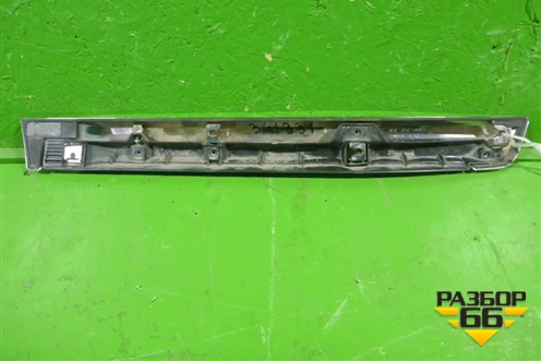 Накладка двери задней правой (после 2015г) (7574160290) для Toyota Land Cruiser (200) с 2008г