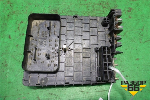 Блок предохранителей подкапотный (3C0937125) для Volkswagen Passat (B6) с 2005-2010г
