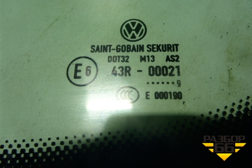 Стекло глухое левое (2009г) (3C9845297AK) для Volkswagen Passat (B6) с 2005-2010г