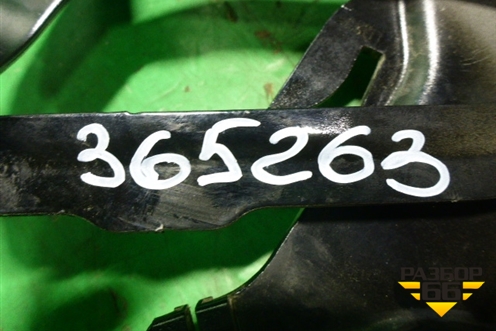 Петля капота правая (8W0823302B) для Audi A4 (В9) с 2015г