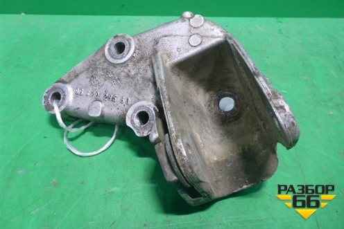 Кронштейн двигателя правый (9647029580) для Peugeot 407 с 2004г