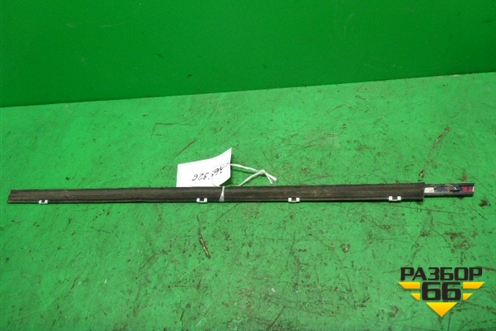 Накладка стекла переднего правого для Nissan Qashqai (J10E) с 2006-2013г