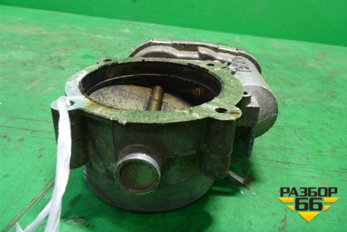Заслонка дроссельная электрическая (4.2л AXQ) (077133062) для Volkswagen Touareg c 2002-2010г