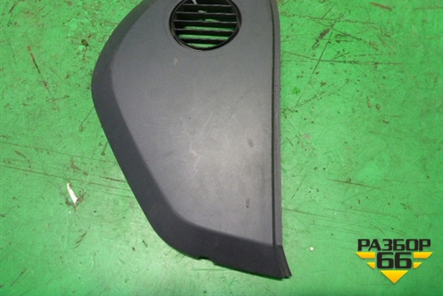 Накладка на торпедо (боковая правая) (7L6857176B) для Volkswagen Touareg c 2002-2010г