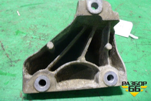 Кронштейн двигателя левый (4.2л AXQ) (7L6199307) для Volkswagen Touareg c 2002-2010г