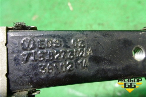Петля двери багажника (правая) (7L6827302A) для Volkswagen Touareg c 2002-2010г